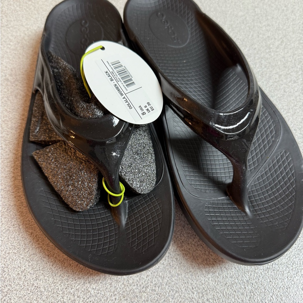 Oofos Women's Black Flip Flops